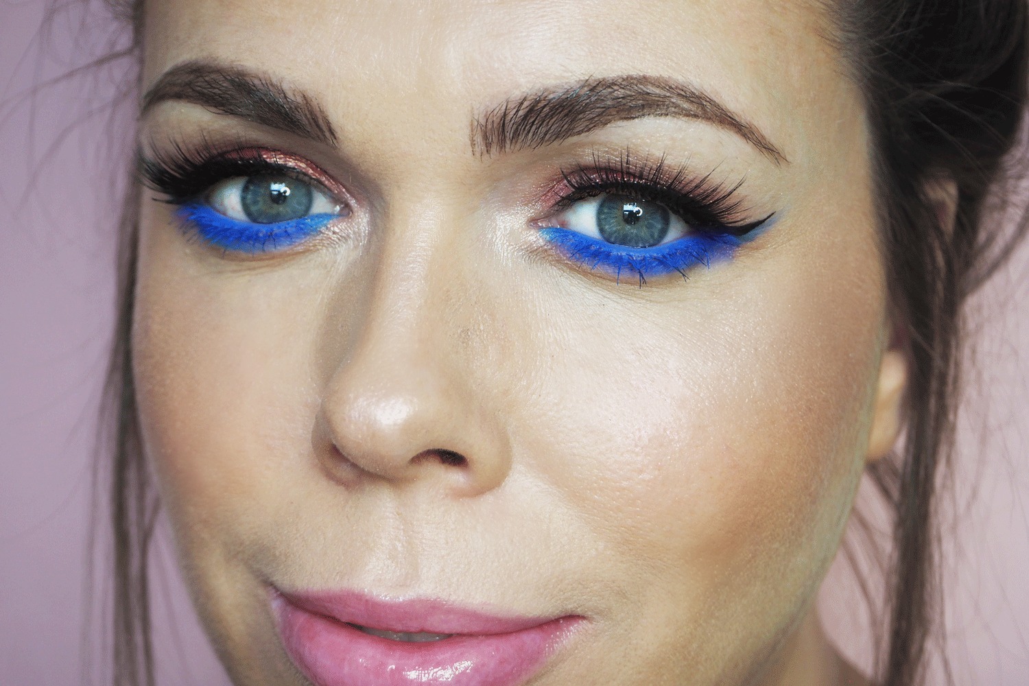 the-best-blue-eyeliner-in-the-world-pixi-cobalt-blue-laura-louise