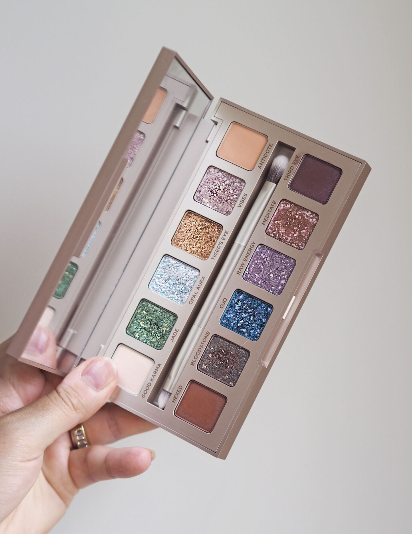 urban decay stoned vibes eyeshadow palette swatches review