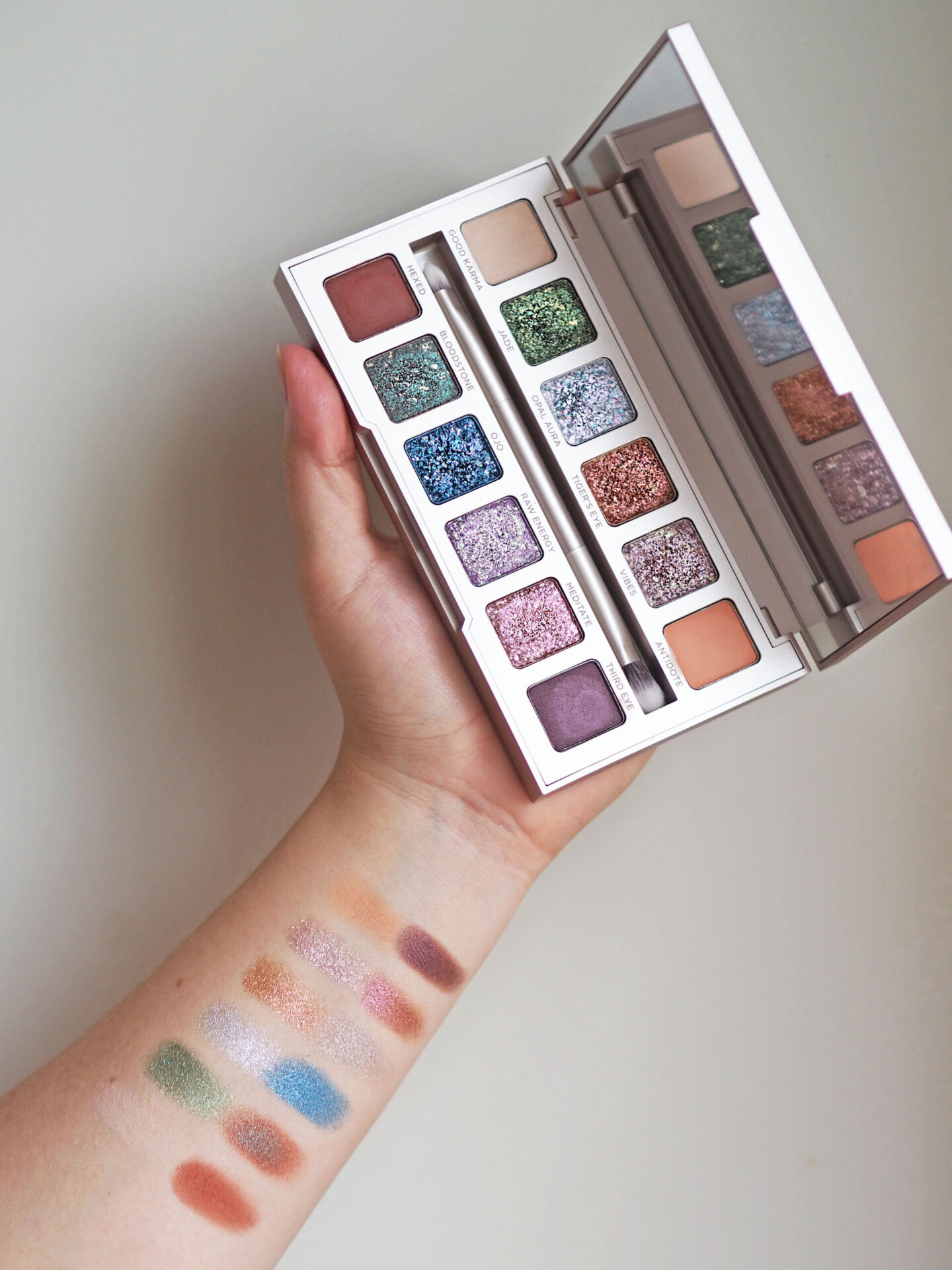 urban decay stoned vibes eyeshadow palette swatches review