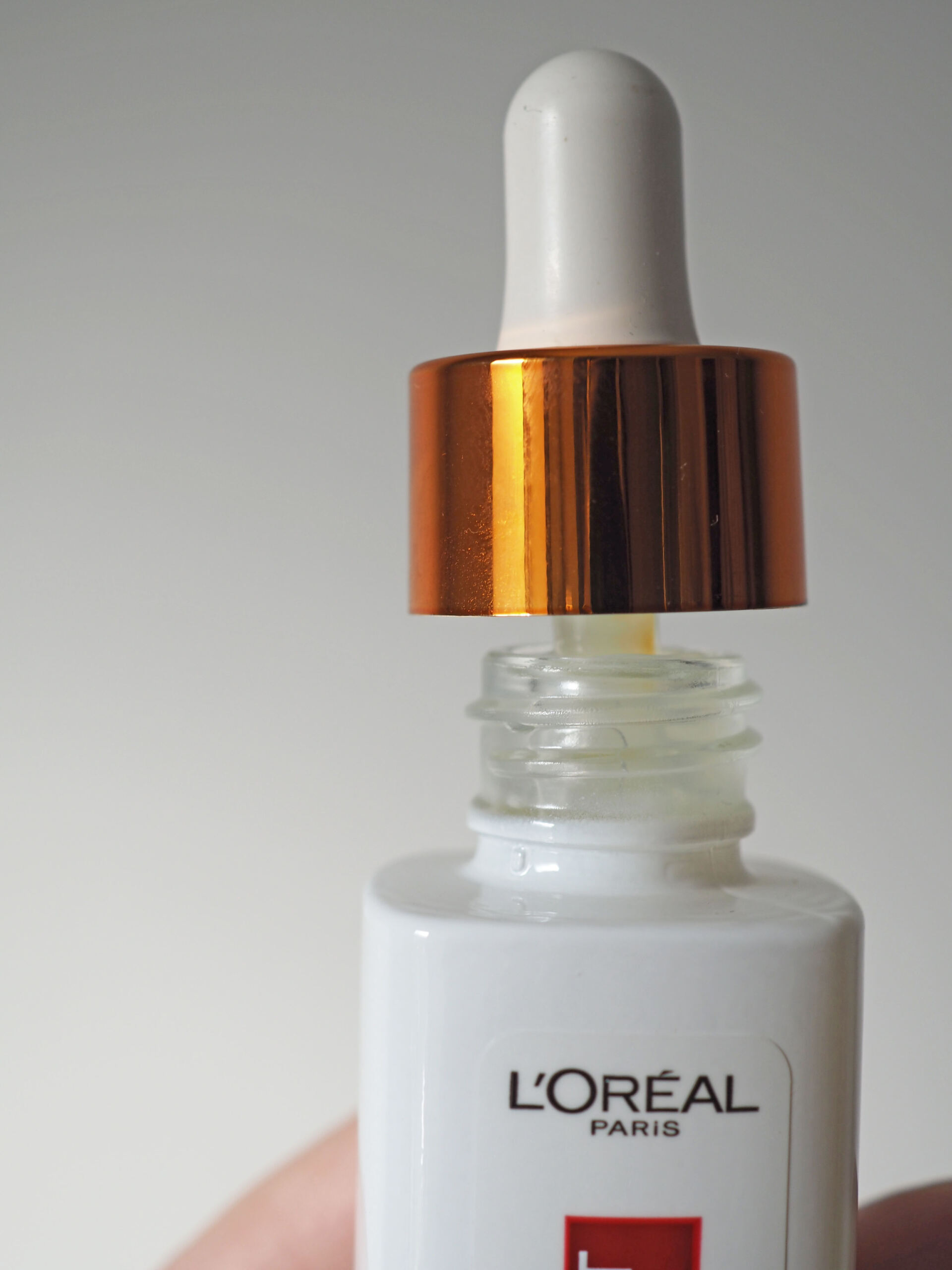 An Affordable Vitamin C Serum : The L'Oreal Revitalift Clinical 12% Pure Vitamin Serum Review. - Louise + Beauty