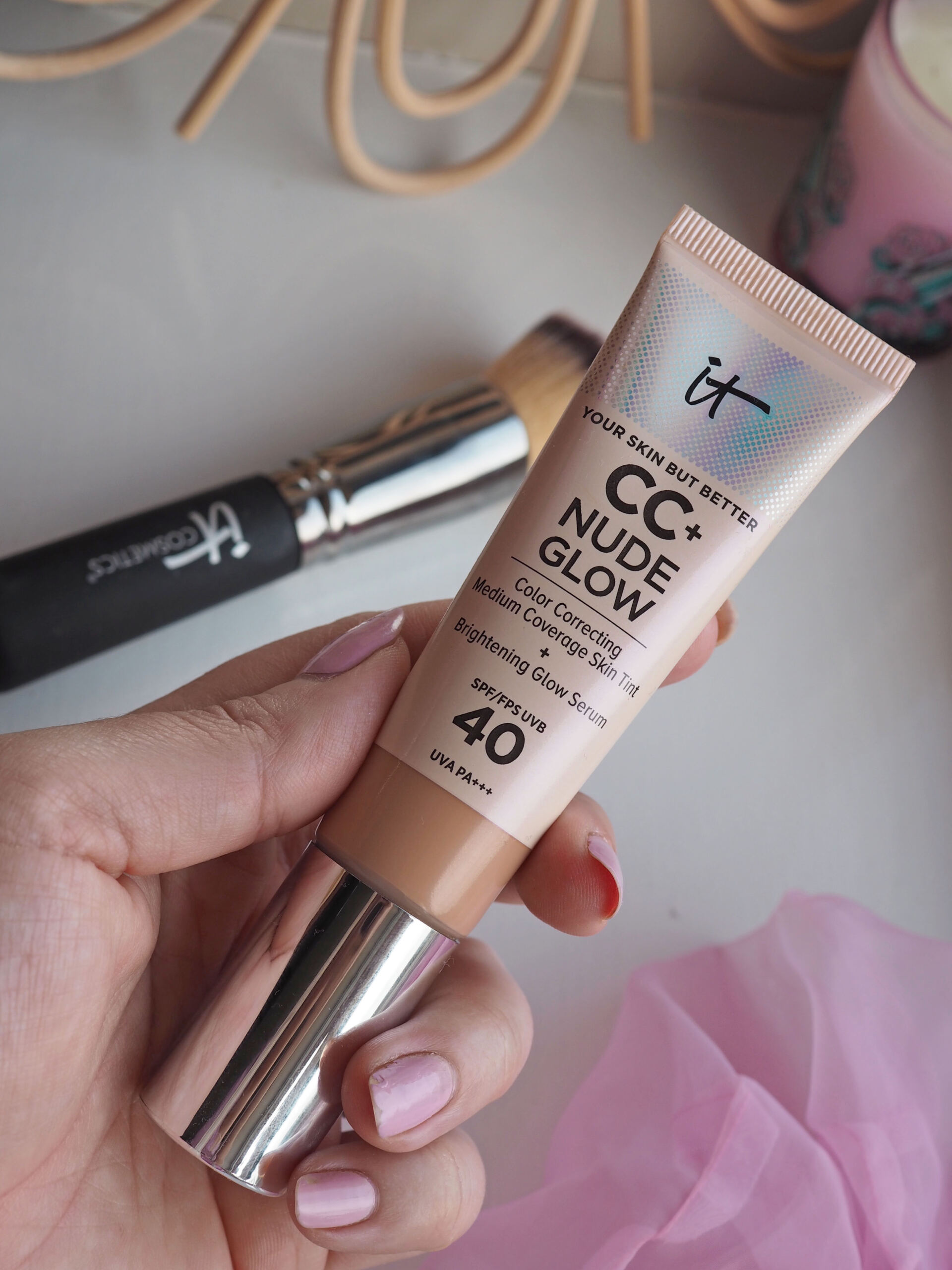 It Cosmetics CC+ Nude Glow : Full Review with before & afters AND comparison with the other IT